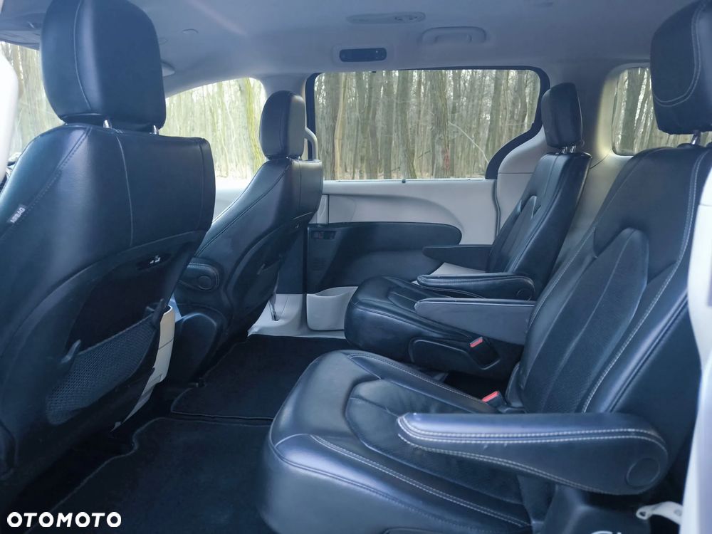 Chrysler Pacifica - 17