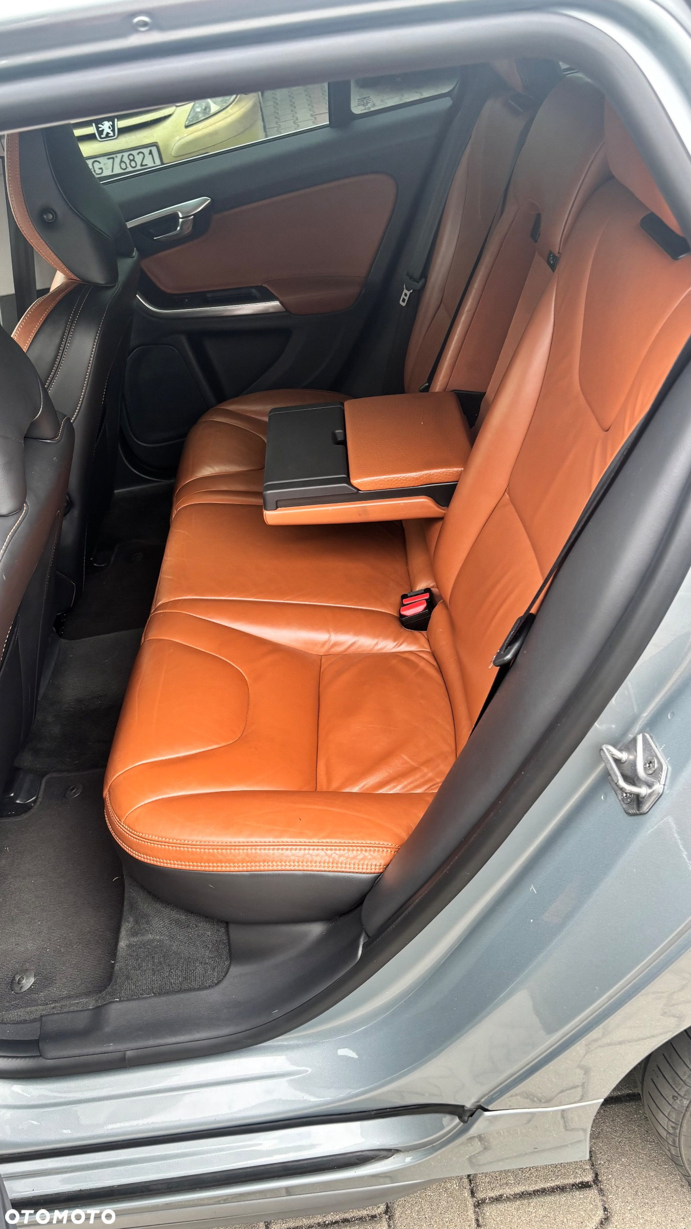Volvo V60 D6 AWD Plug-in Hybrid Summum - 25