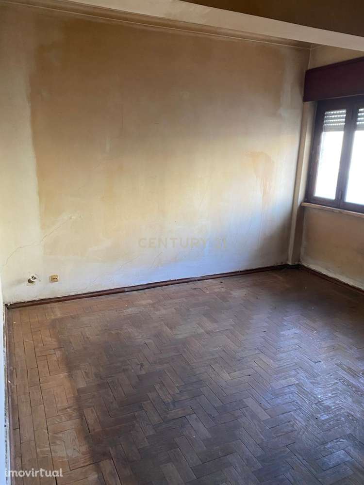 T1 com 58m2 para remodelação total - Seixal - Grande imagem: 4/8