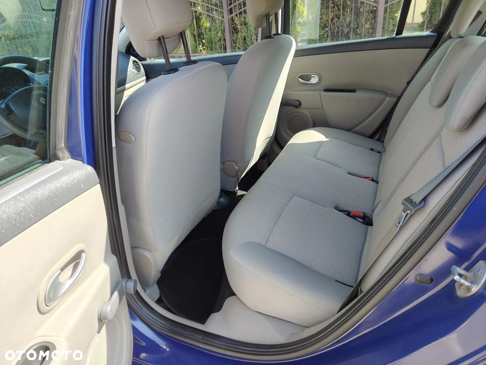 Renault Clio - 9