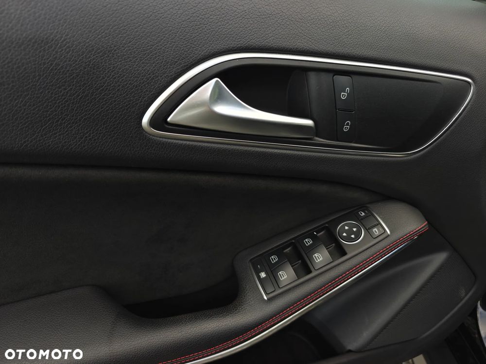 Mercedes-Benz GLA 200 AMG Line - 12
