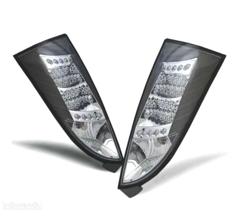 FAROLINS TRASEIROS LED FORD FOCUS 98-04 FUNDO PRETO CROMADO - 1