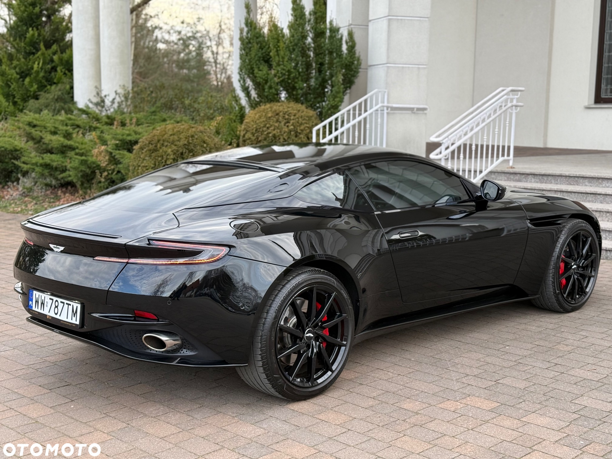 Aston Martin DB11 V12 Coupe - 7