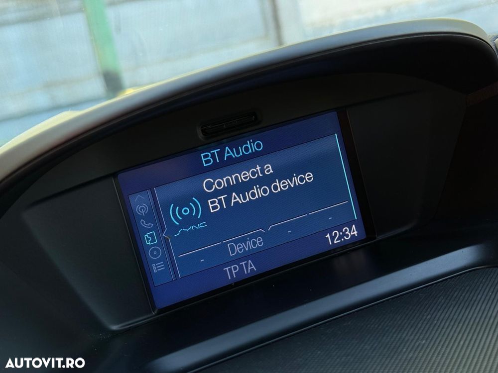 Ford Kuga - 28