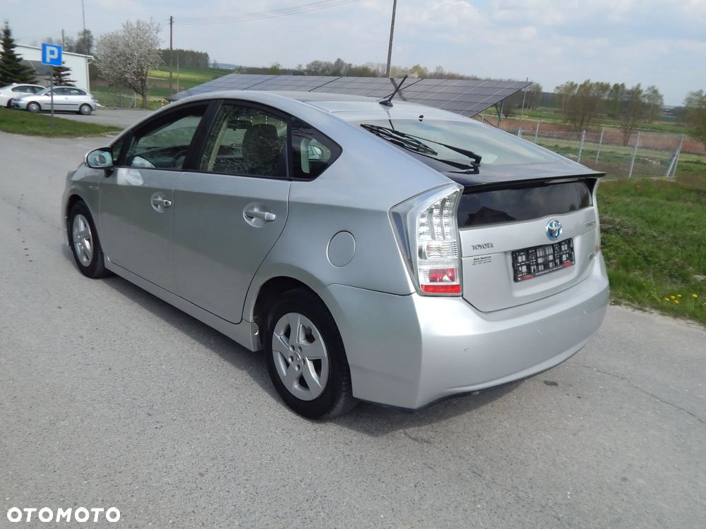 Toyota Prius (Hybrid) - 9