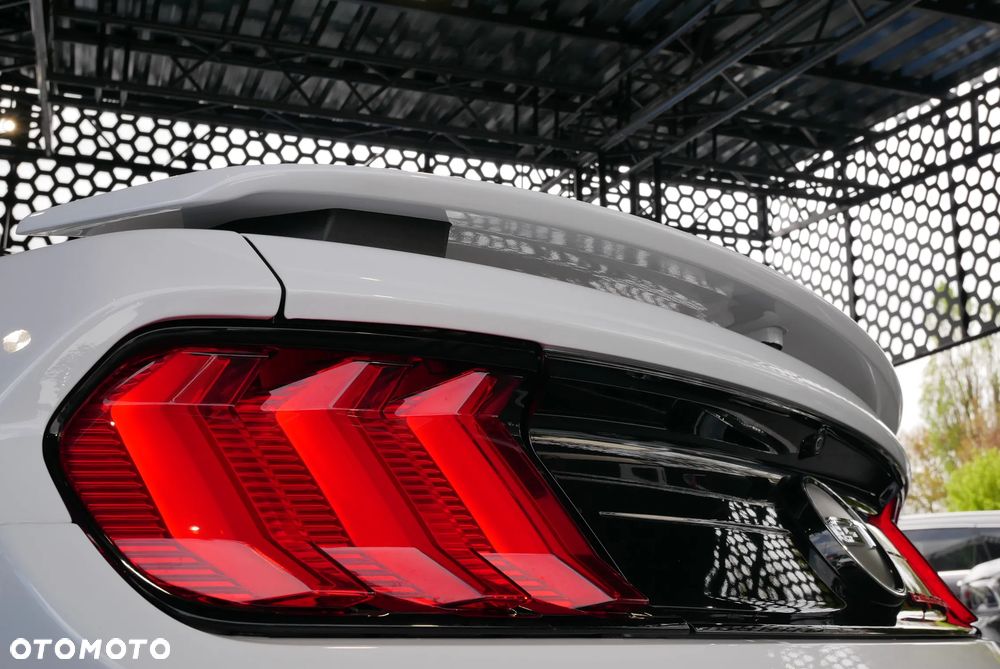 Ford Mustang - 34