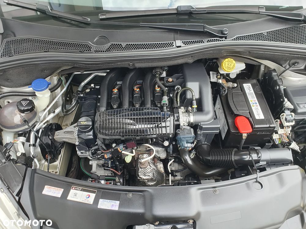 Peugeot 208 - 35