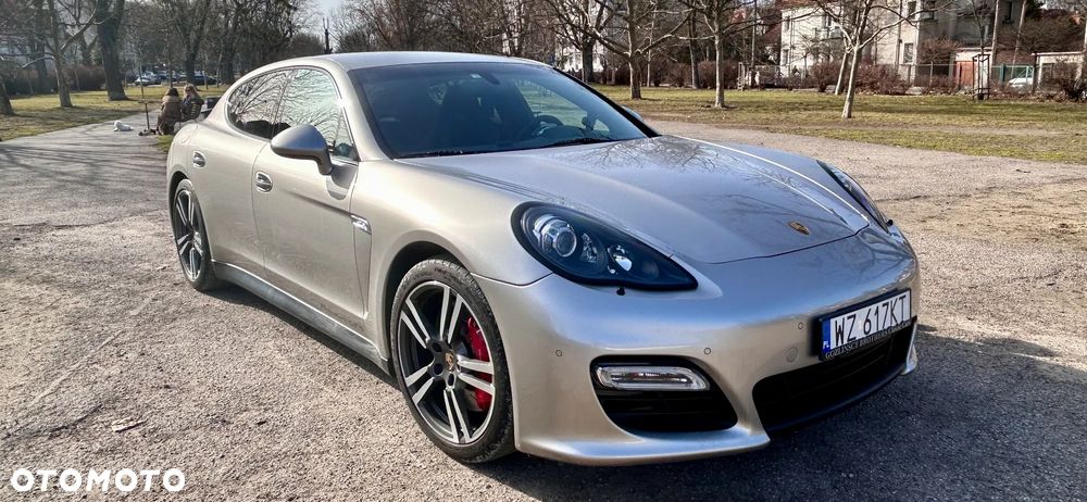 Porsche Panamera GTS PDK - 13