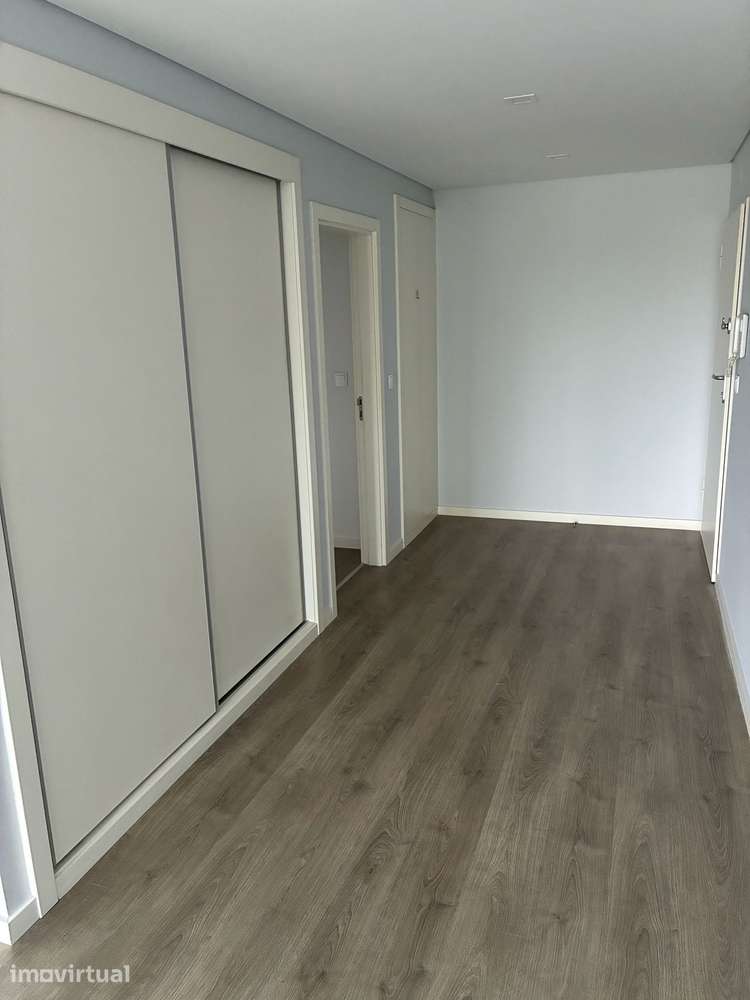 Aluga-se T2, Av. da Europa - Viseu - Grande imagem: 2/16