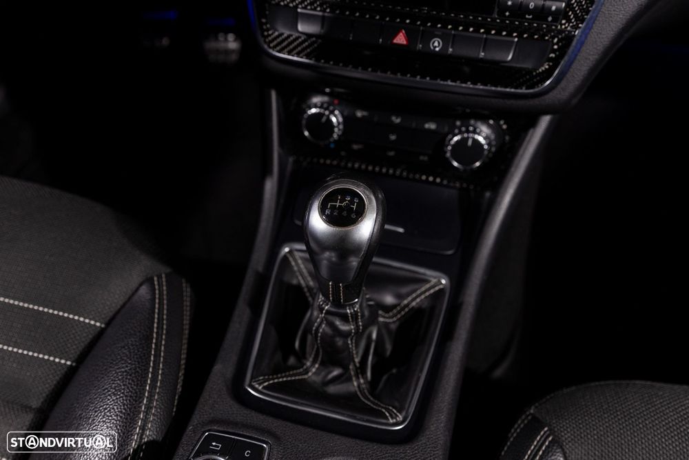 Mercedes-Benz GLA 200 d Urban - 15