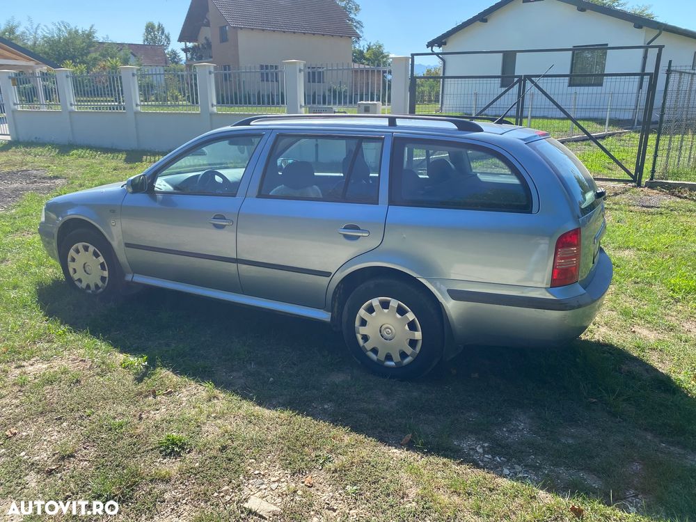 Skoda Octavia Combi 1.6 Ambiente - 5