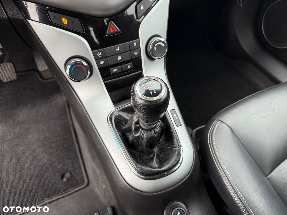 Chevrolet Cruze 1.8 LS+ - 24