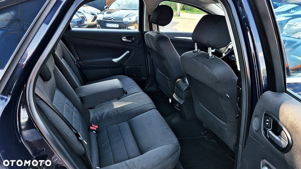 Ford Mondeo - 34