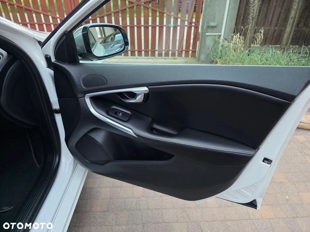 Volvo V40 D2 R Design - 22