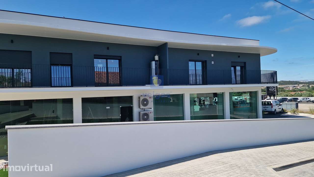 Loja nova com 118 m², com terreno adjacente de 2.060m2, junto à Estrad - Grande imagem: 4/14