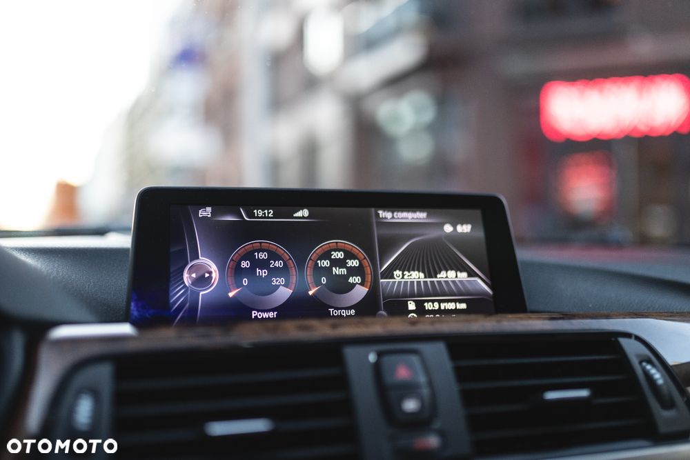BMW Seria 3 335i xDrive - 10