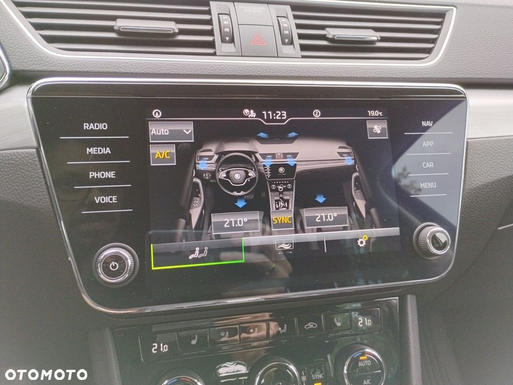 Skoda Superb 1.5 TSI Ambition DSG - 25