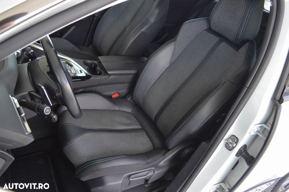Peugeot 3008 PHEV 300 EAT8 4X4 Allure Pack - 29
