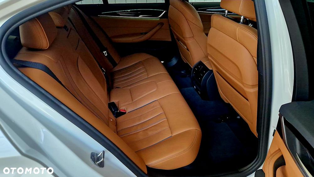 BMW Seria 5 530e M Sport Edition - 15