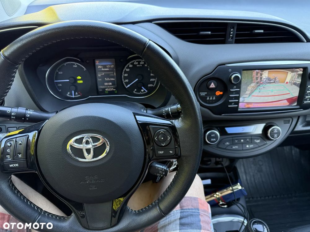 Toyota Yaris 1.5 - 11