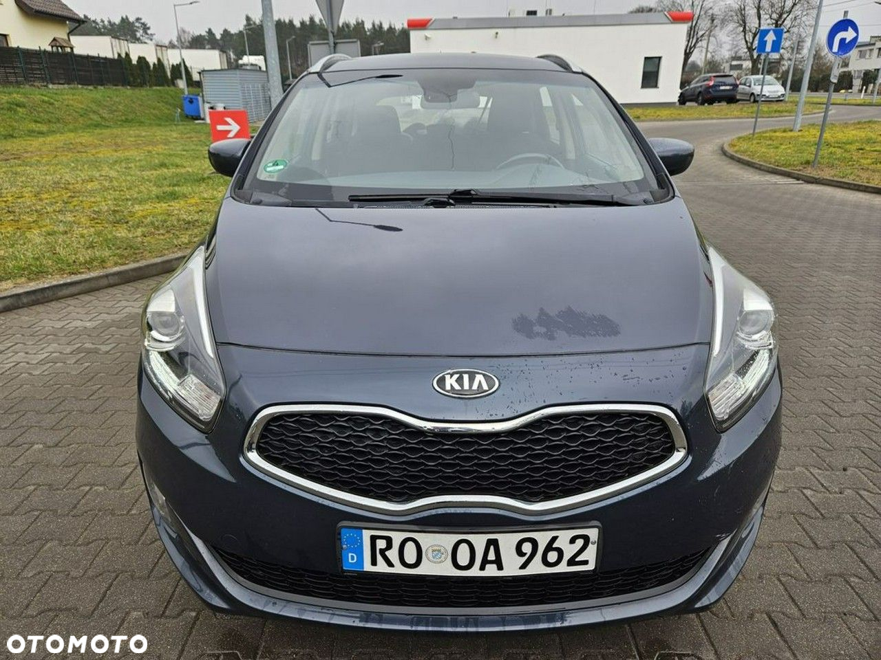 Kia Carens - 8