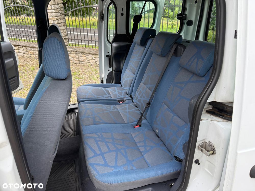 Ford Tourneo Connect - 24