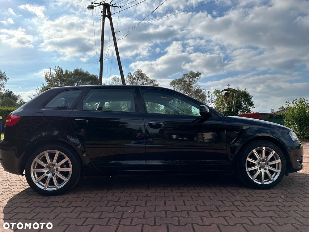 Audi A3 Sportback 1.6 TDI DPF Ambiente - 32