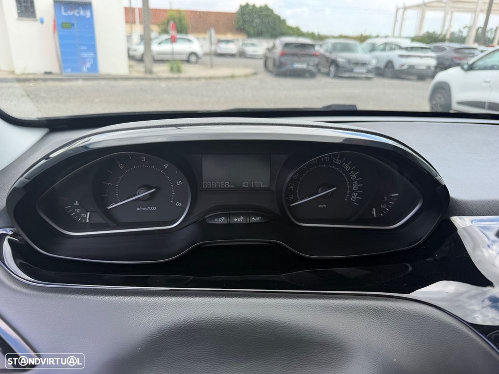 Peugeot 208 1.6 BlueHDi Style - 10