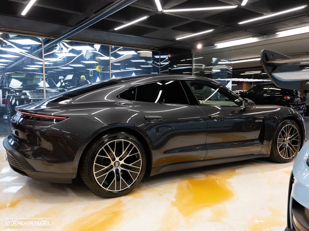 Porsche Taycan - 6