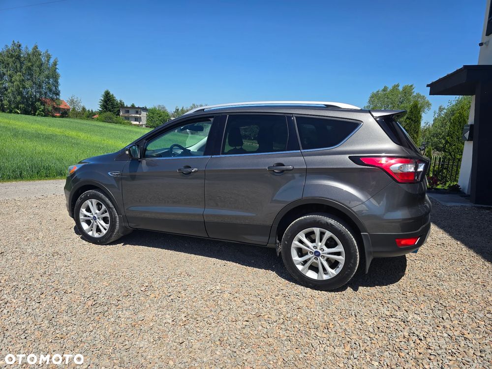 Ford Kuga 1.5 EcoBoost 2x4 Titanium - 3