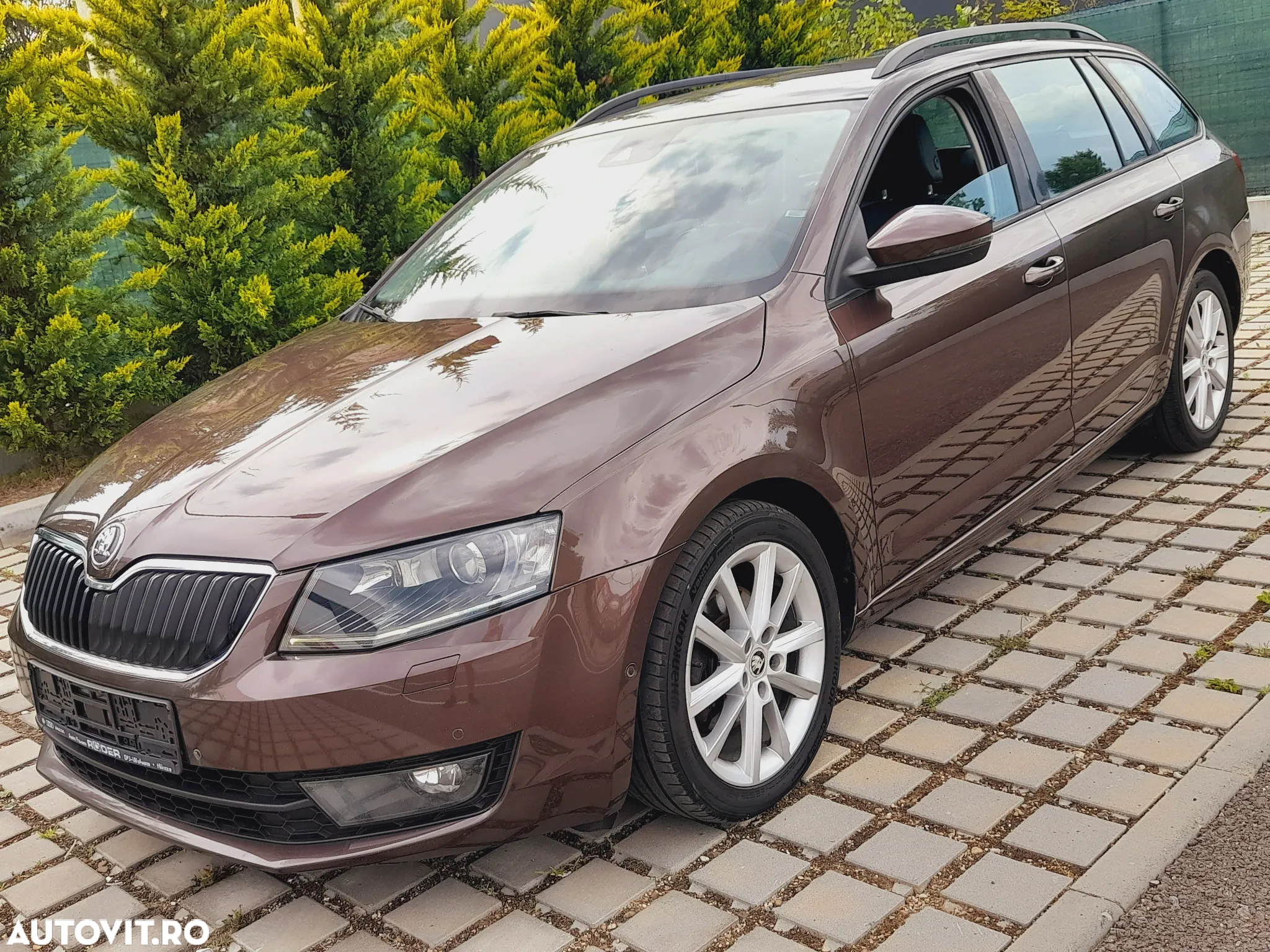 Skoda Octavia Combi 2.0 TDI DSG Premium Edition - 25