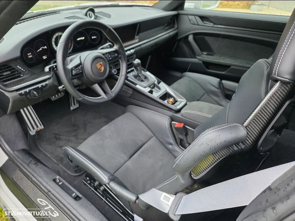 Porsche 911 (992) - 12