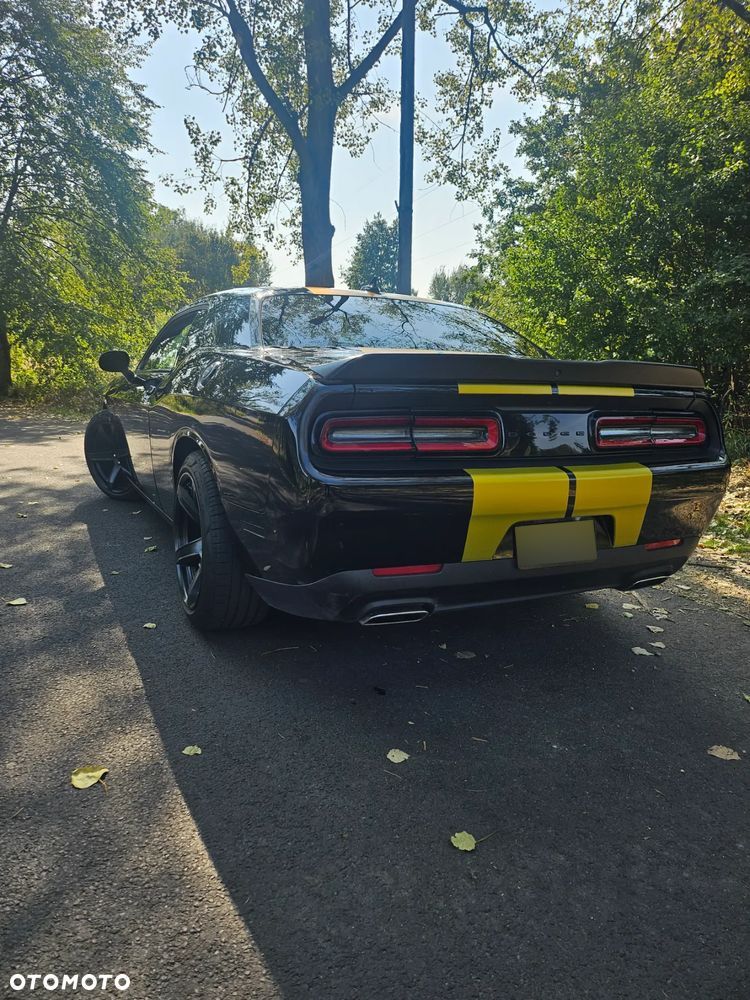 Dodge Challenger - 4