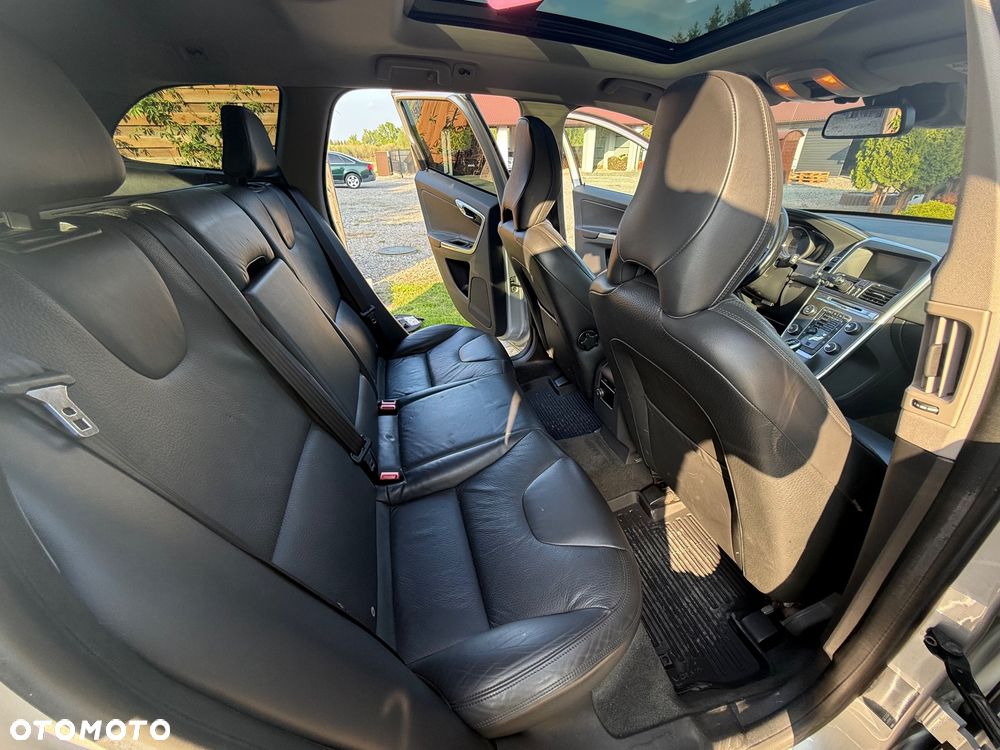 Volvo XC 60 T6 AWD Momentum - 24