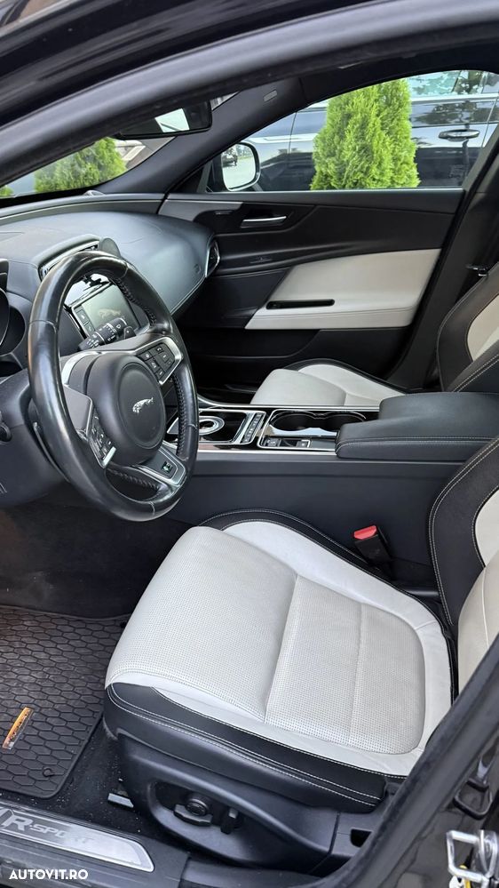 Jaguar XE 2.0 Portfolio - 18