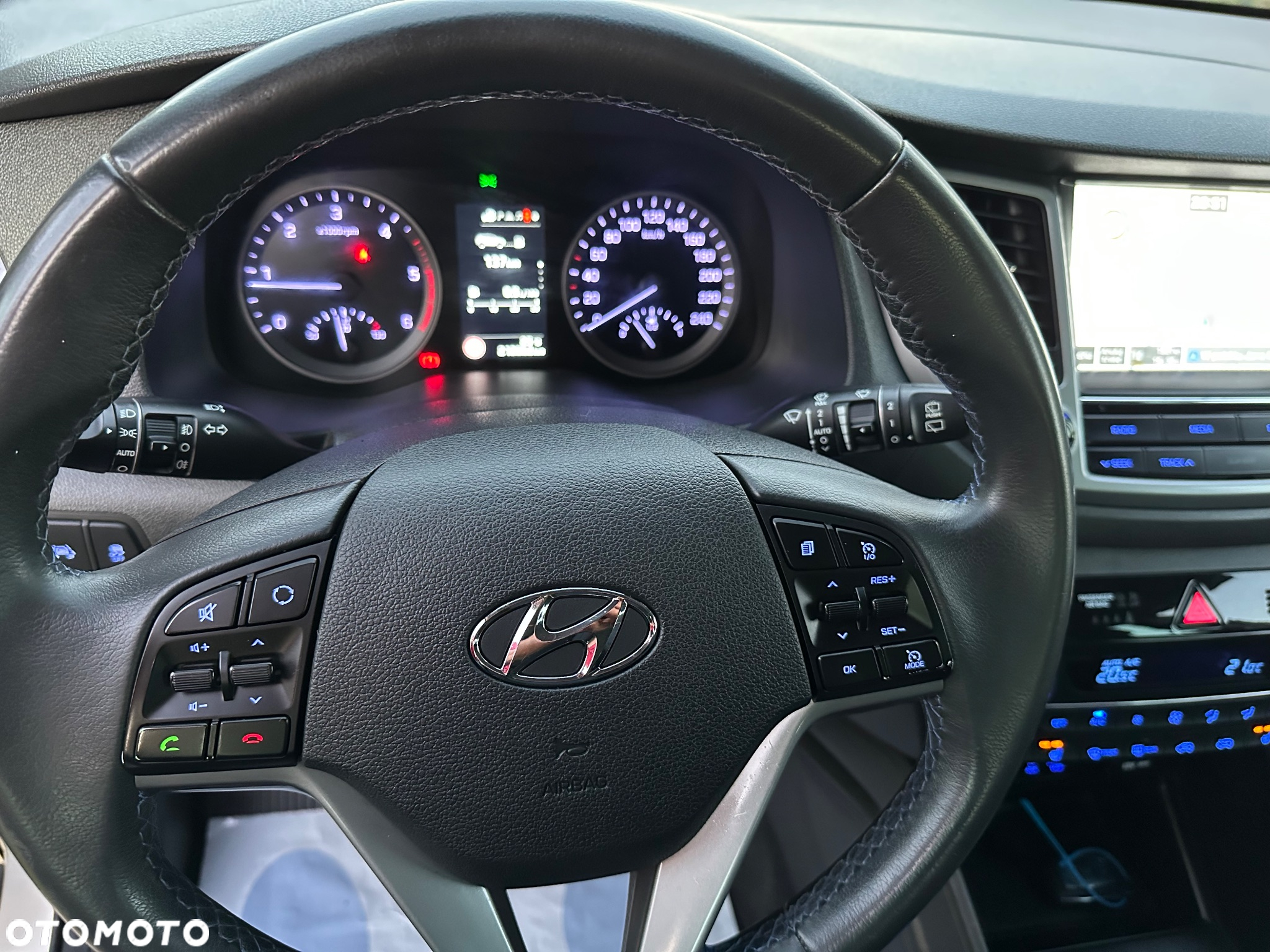 Hyundai Tucson 1.7 CRDI BlueDrive Style 2WD - 24