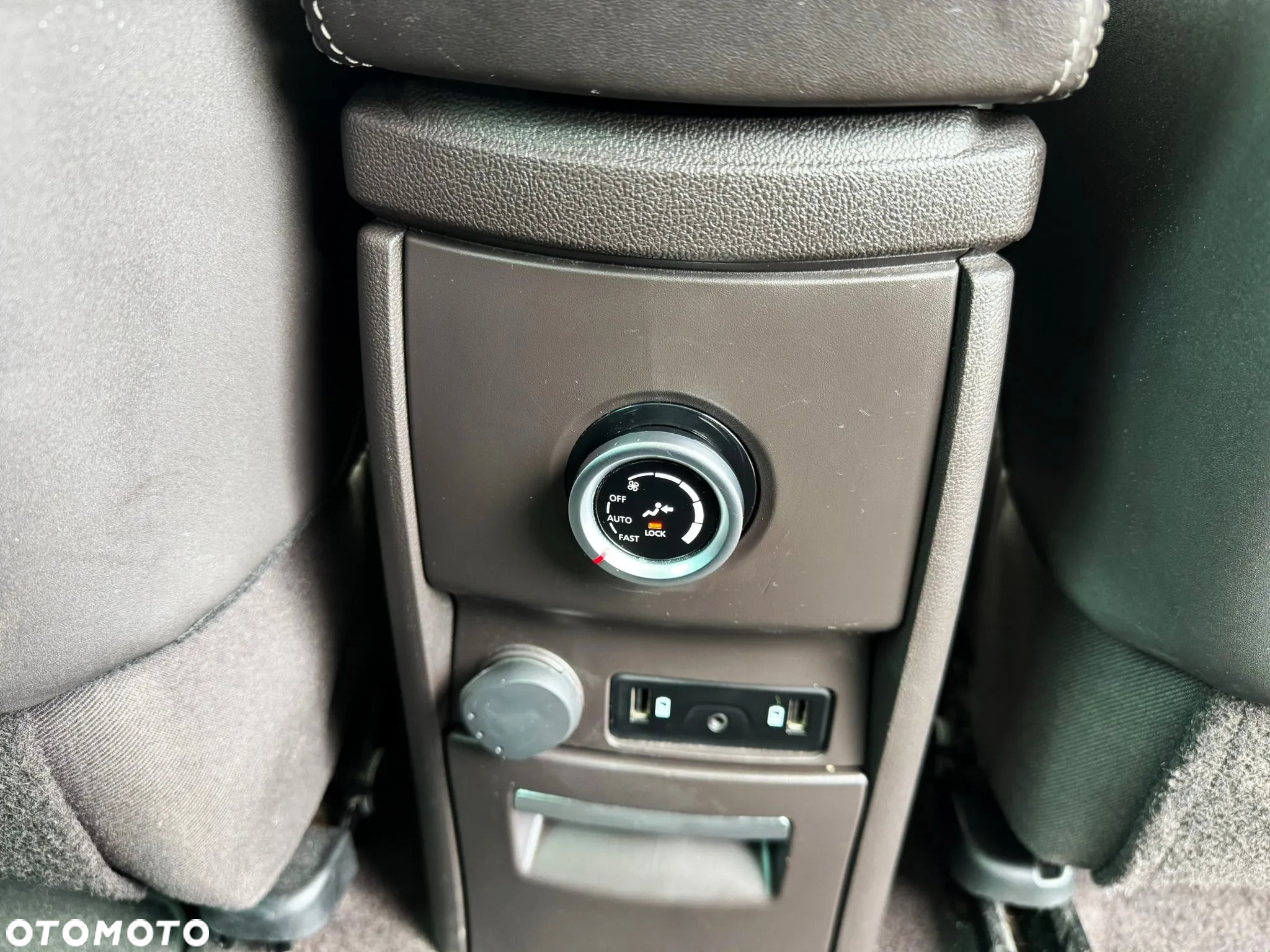 Renault Espace 1.6 dCi Energy Initiale Paris EDC 7os - 27