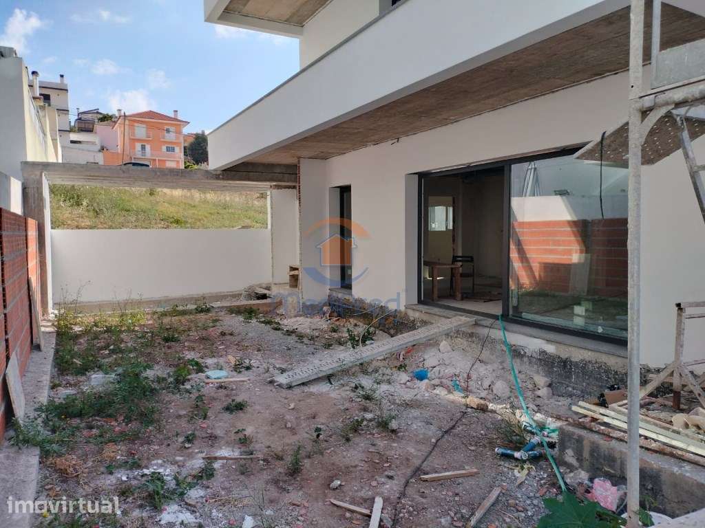 Moradia T4+1 em Construção | Casal de São Sebastião, Odivelas - Grande imagem: 3/41
