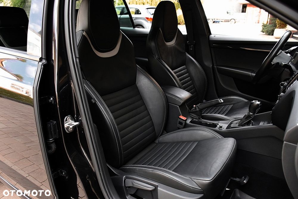 Skoda Octavia 2.0 TDI DSG RS - 32