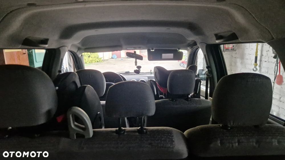 Dacia Logan 1.6 16V Laureate - 9