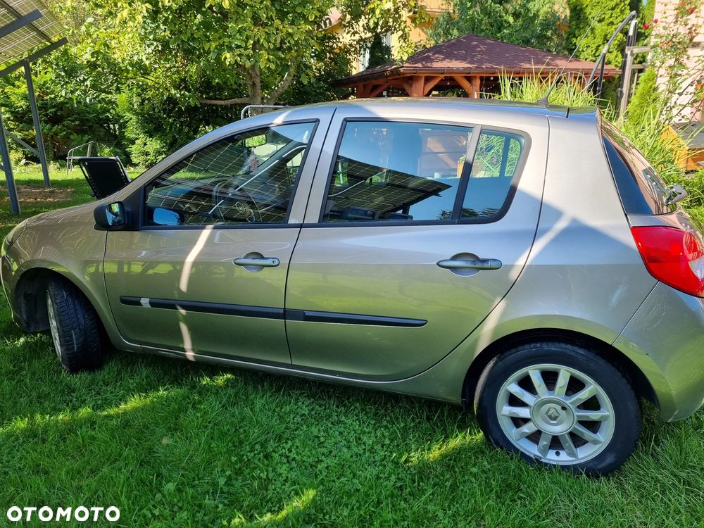 Renault Clio 2008 photo 3