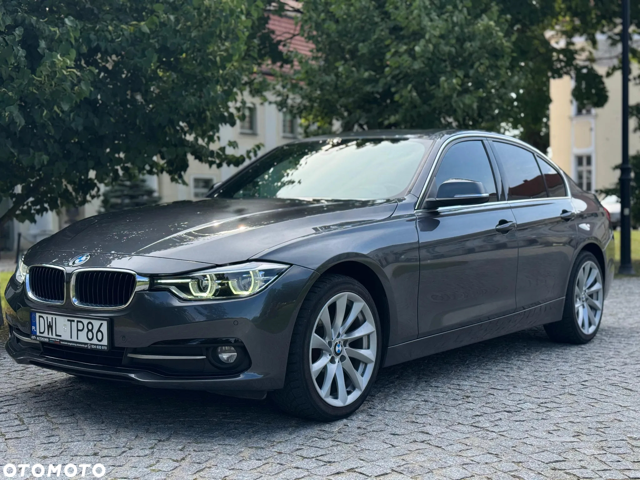 BMW Seria 3 330i - 35