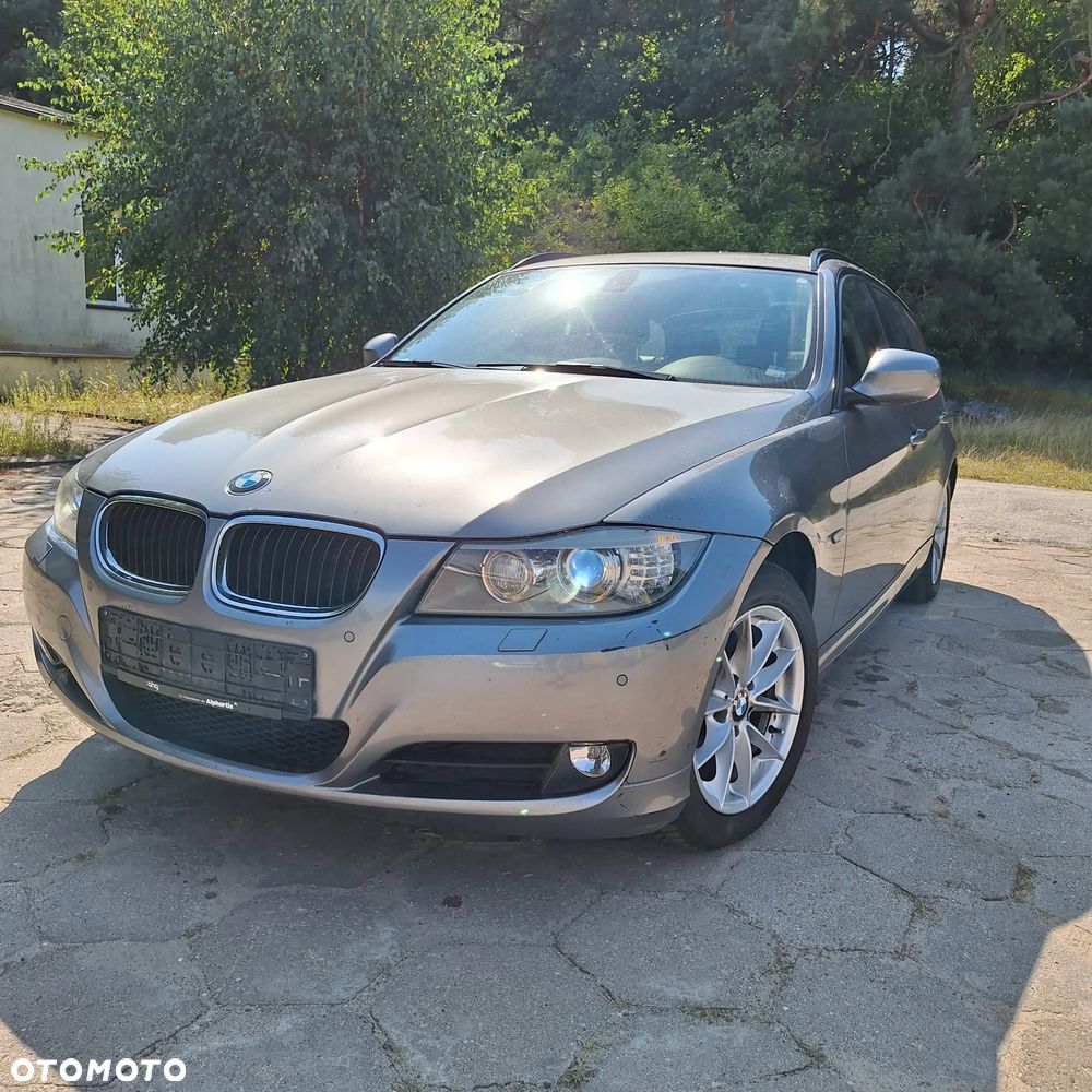 BMW Seria 3 318i Touring - 2