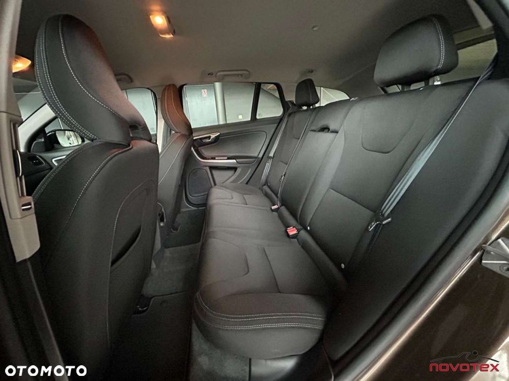 Volvo V60 Cross Country - 24