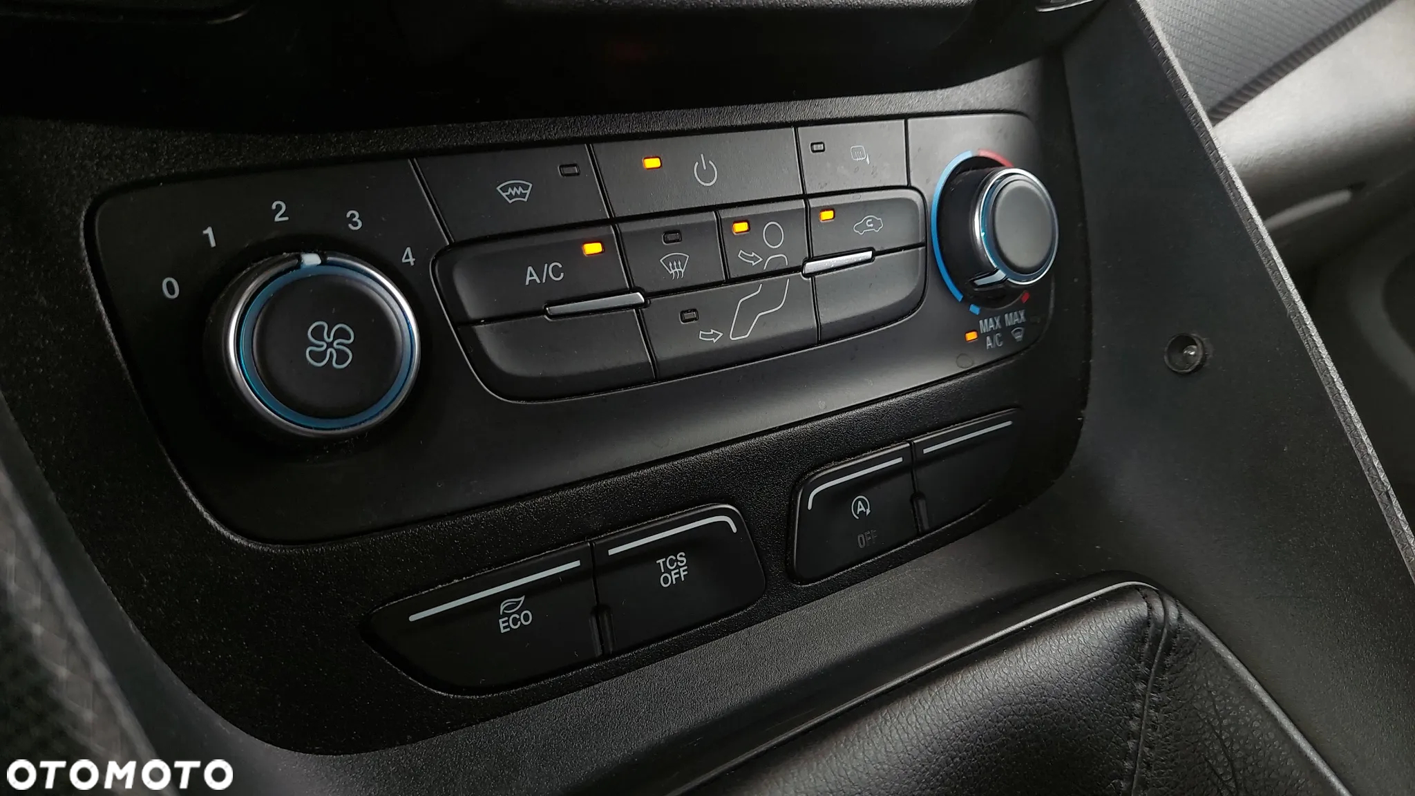 Ford CONNECT - 28