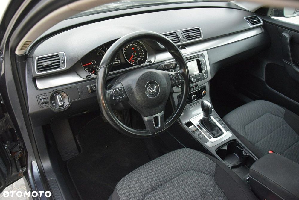 Volkswagen Passat - 31