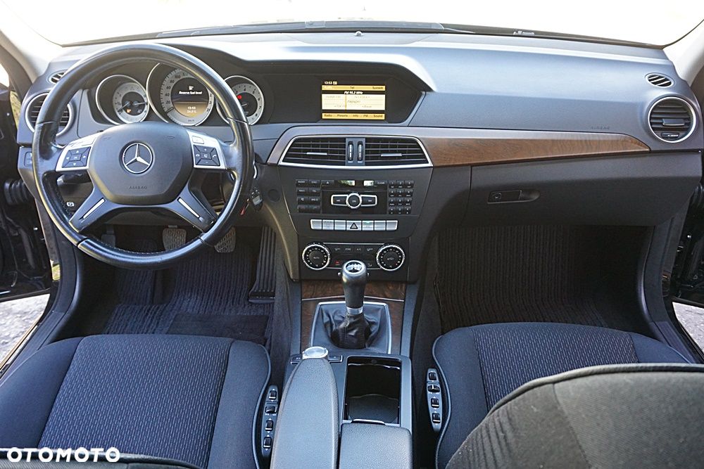 Mercedes-Benz Klasa C 180 BlueEFFICIENCY Elegance - 15