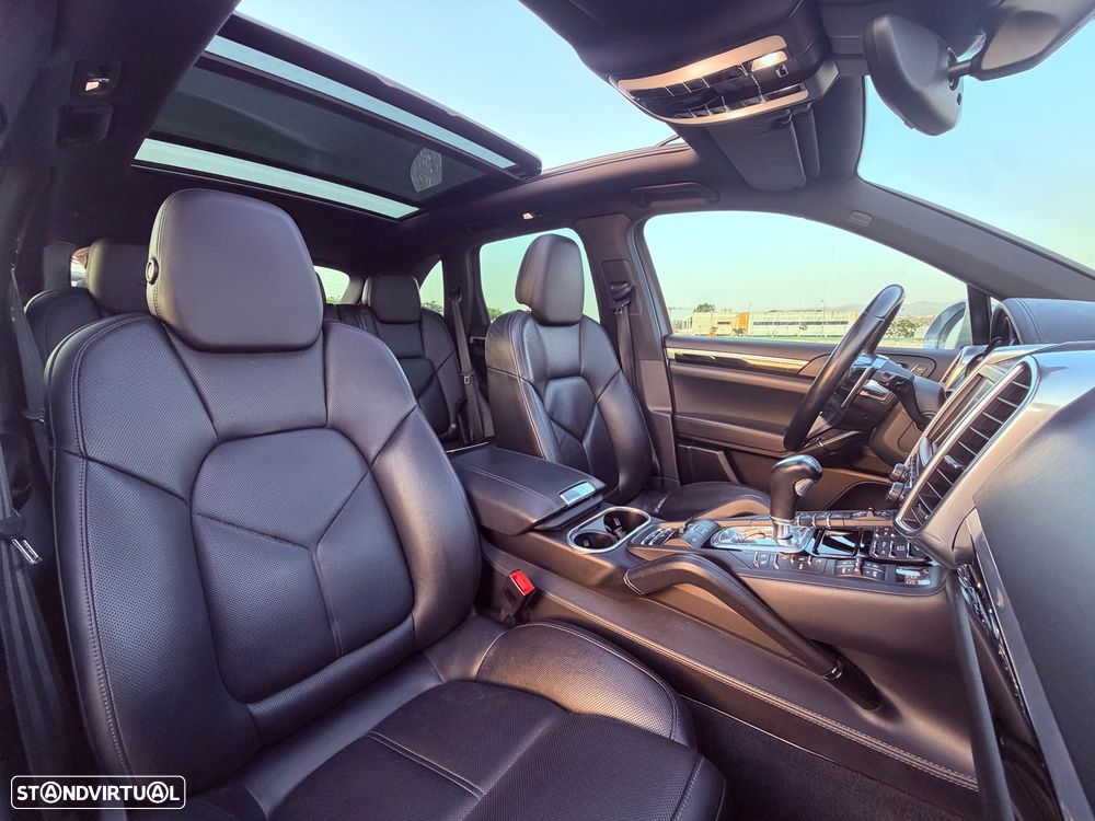 Porsche Cayenne S - 16