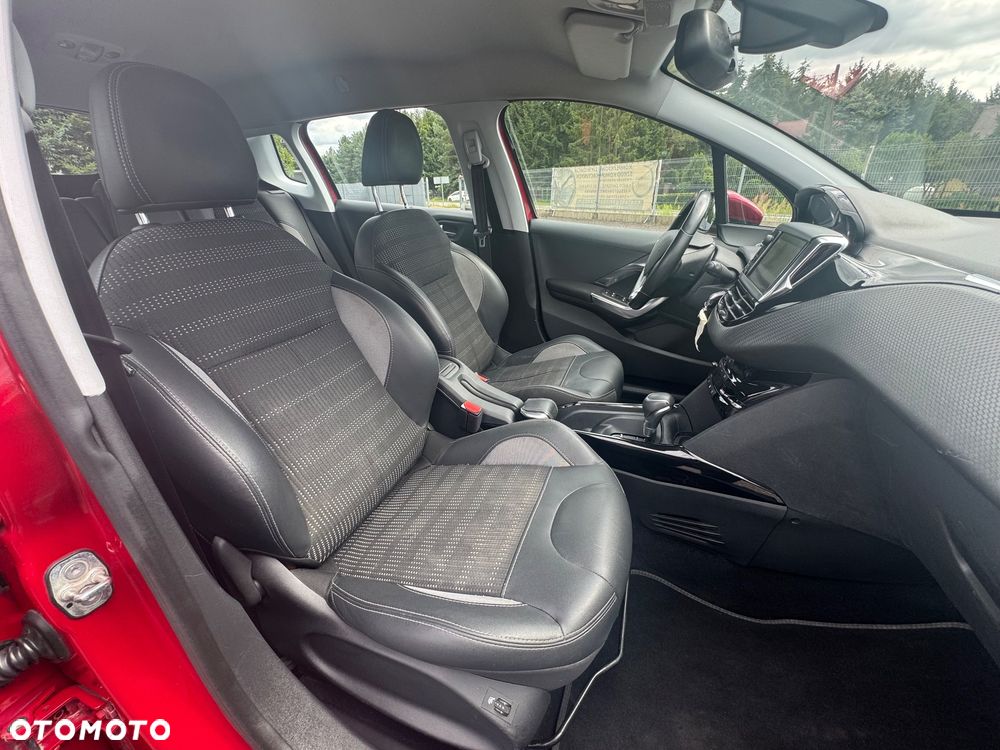 Peugeot 2008 1.2 Pure Tech GPF Allure S&S EAT6 - 18