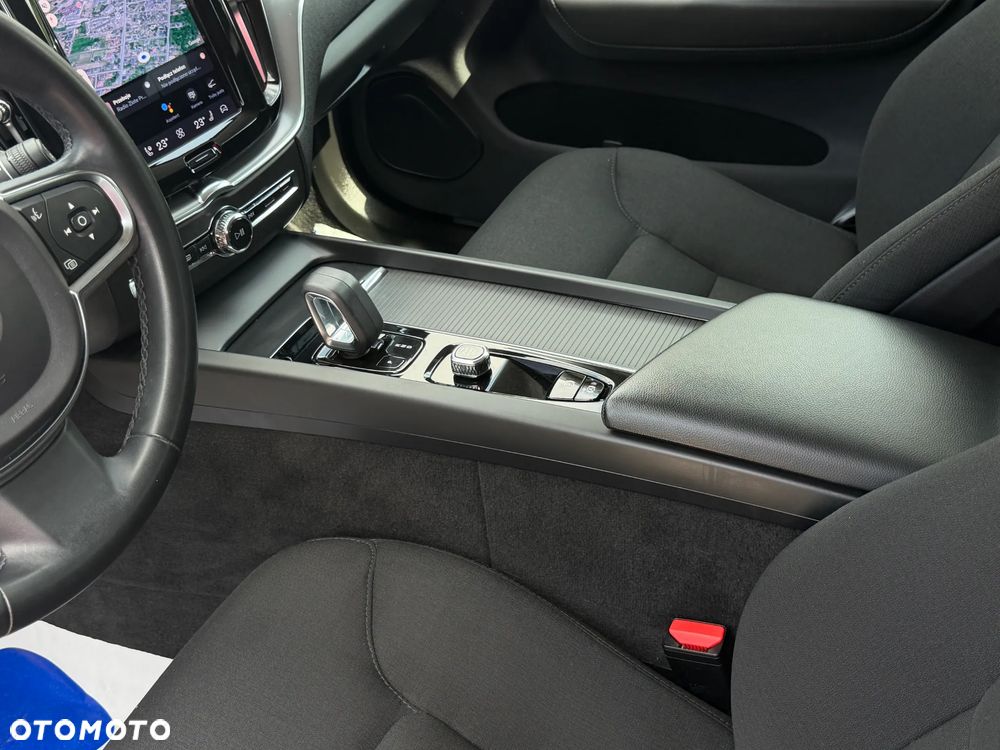 Volvo XC 60 B4 B Momentum Pro - 23